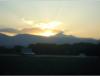 die "Twin Peaks", mit der Wolke und dem Sonnenuntergang sehen die beiden aus wie ein Vulkan 