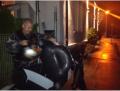 ... Zöbis mit neuem Moped im Regen
