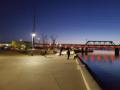 Am Abend Spaziergang entlang dem Salt River im Tempe Beach Park.