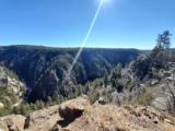 ... oberhalb der Quelle ist der Oak Creek Vista - Aussichtspunkt - wo Native Indians Schmuck verkaufen ...