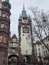 Thursday 21.12.2023 - Heute sind wir nach Freiburg, am Martinstor vorbei ...